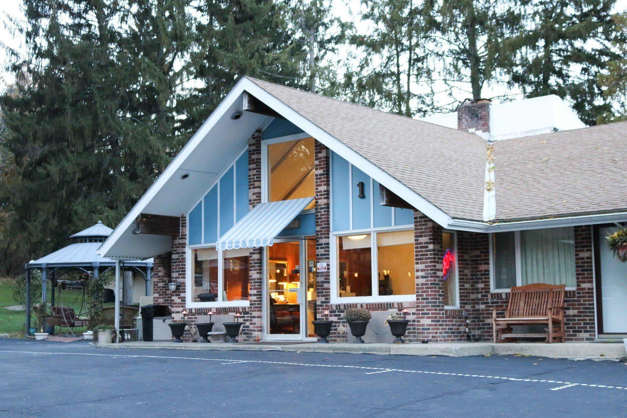 Atlas Motor Lodge Highland Exterior photo