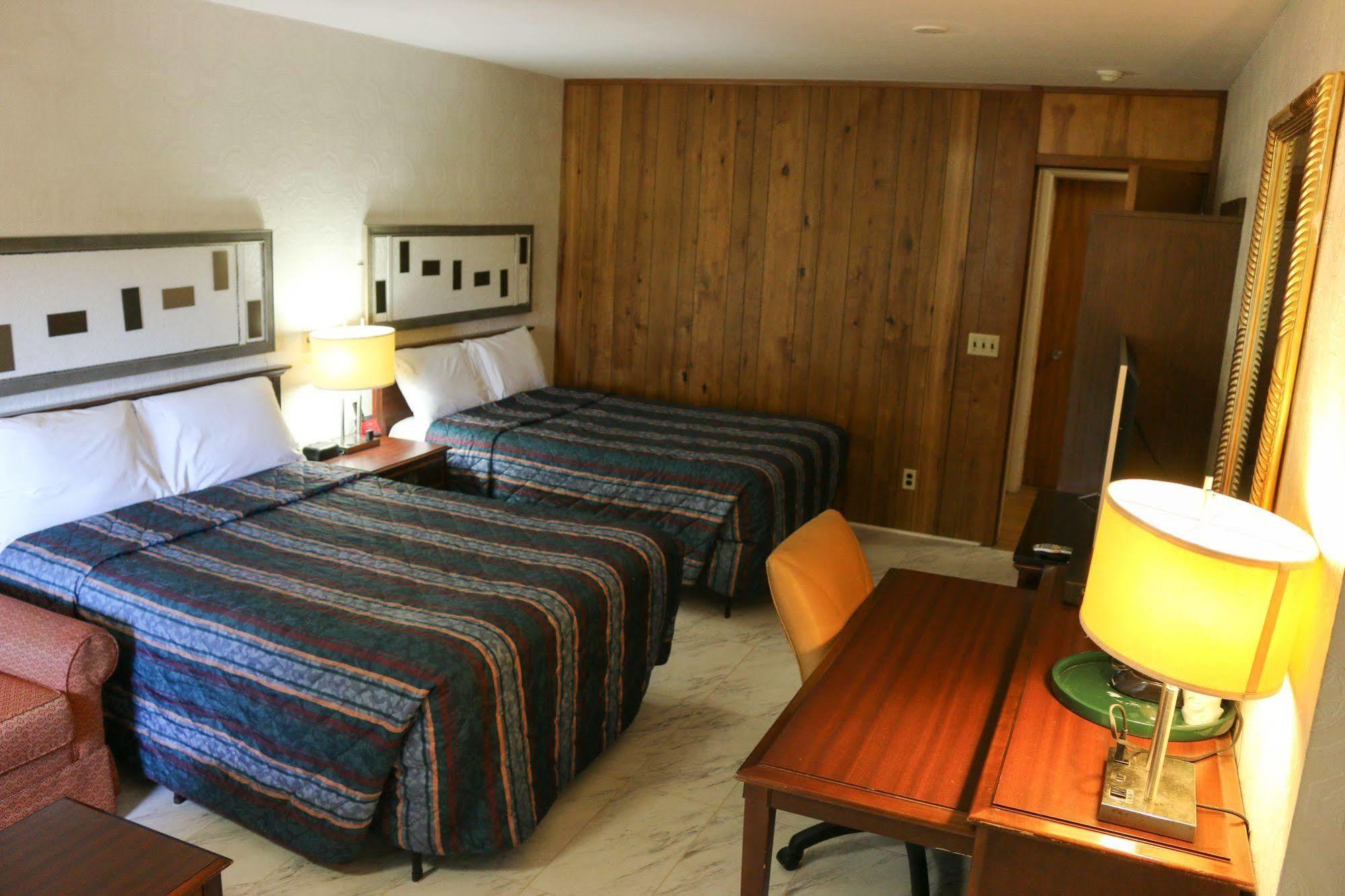 Atlas Motor Lodge Highland Exterior photo